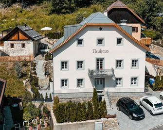 Alpine Apartment - with open air jacuzzi & infrared sauna! - Chienes/Kiens - Gebouw