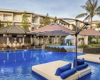 The Wujil Resort & Conventions - Ungaran - Piscine