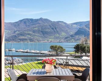 magnificent apartment with terrace overlooking the lake - Lovere - Balkon