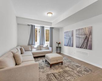 Luxury Mansion Minutes To Niagara Falls - Port Colborne - Wohnzimmer