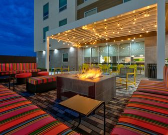 Home2 Suites by Hilton El Campo - El Campo - Budova