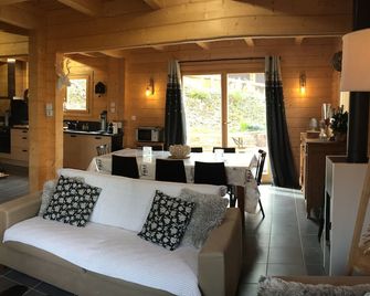 Typical mountain chalet at the foot of the pistes la joue du loup sleeps 10 - Le Dévoluy - Salon