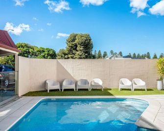 Central and modern 2 bedroom unit at Smugglers - Victor Harbor - Pool