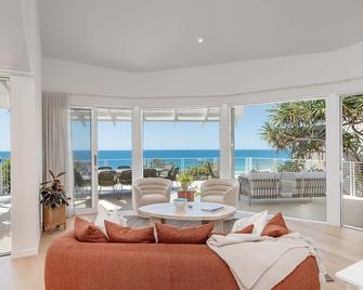 Seaviews at Sunshine Beach 4BR, Pool - Sunshine Beach - Living room