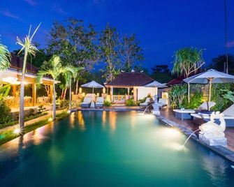 Sunset Cave Villas Lembongan - Nusa Penida - Pool