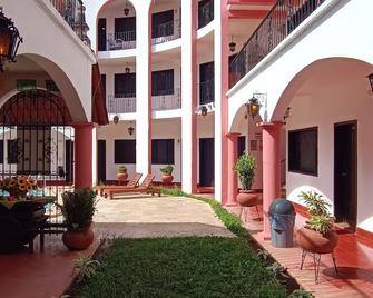 Hotel Zaci - ויאדוליד - פטיו