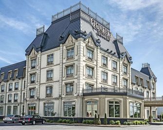Quality Suites - Drummondville - Building