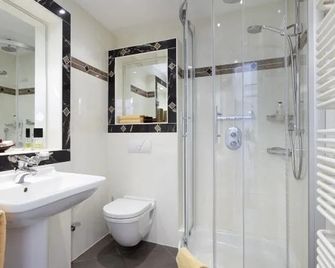 Hotel Landhaus Berghof - Wenden - Bathroom