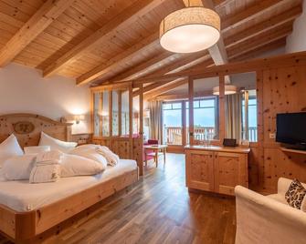 Tratterhof Mountain Sky Hotel - Maranza - Bedroom