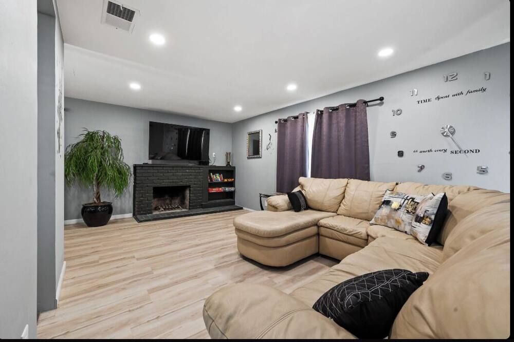 3-bedroom house in brilliant Vallejo with WiFi, AC. Enjoy your stay - Vallejo - Stue