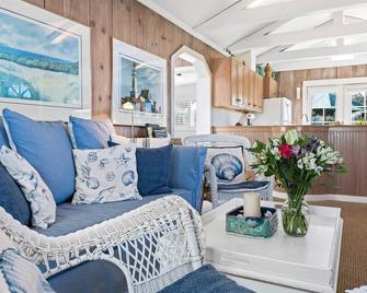 Fishermans Cottage - Sand Dunes Walk to Ocean - Bodega Bay - Soggiorno