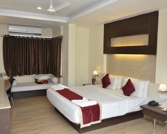 Hotel Adarsha Palace - Belgaum - Schlafzimmer