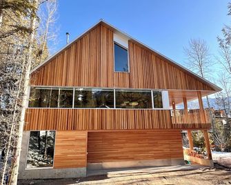 Fernie Alpine Resort - Sauna - Hot Tub - A/C - Fernie - Building