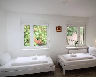 3 rooms, up to 9 persons, luxurious furnishings, \'Calla\' - Berlin - Schlafzimmer