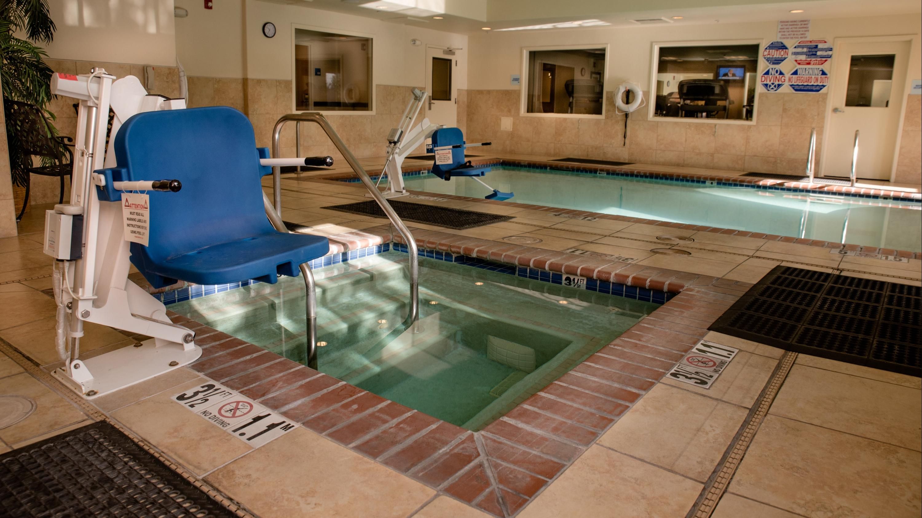 Holiday Inn Express Suites Lincoln Roseville Area 155 2 3 2 Lincoln Hotel Deals Reviews Kayak