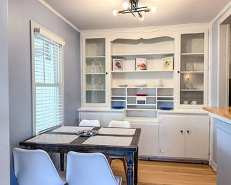 Affordable 2br Getaway Near Plaza District Lilac1 - Midwest City - Їдальня