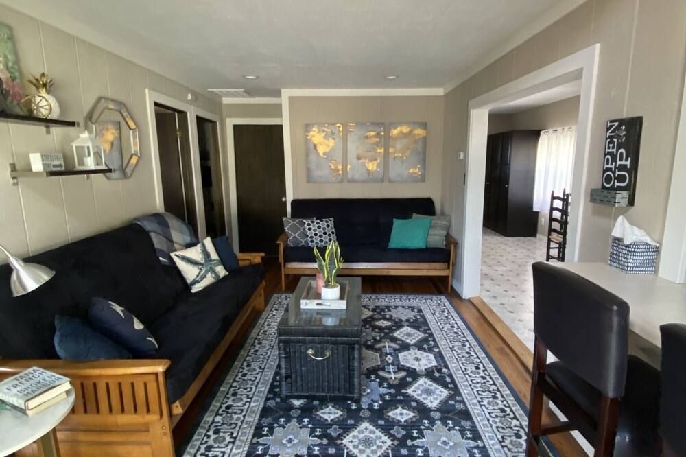 2 bedroom 1.5 bath home- Plus loft in beautiful Clear Lake, IA- South Shore - Clear Lake - Wohnzimmer