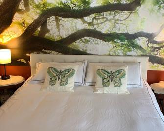 Rustic yet Elegant! Tall Timbers Lodge in the Thousand Islands - Cape Vincent - Bedroom