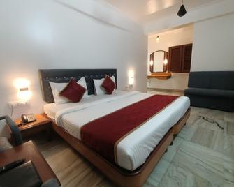 Raja Hotel - Kalyān - Bedroom