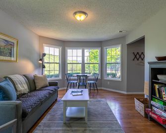 New River Overlook! 10 mins to West Jefferson, 1 mile to New River State Park - West Jefferson - Вітальня