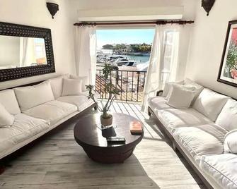 2 Bedrooms 3 Bath apt. @ La Marina, Casa De Campo - La Romana - Sala de estar