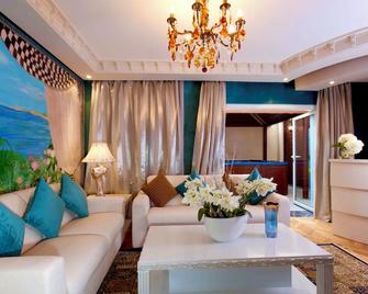 أرت بالاس سويتس و سبا - الدار البيضاء - غرفة معيشة