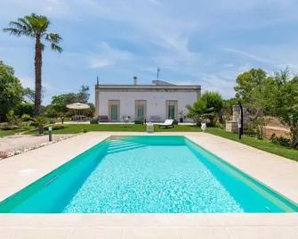 Puntuso Vacanze - Matino - Piscine