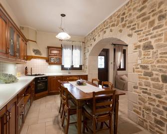Ageri Traditional Villa - Argyroupoli - Cocina