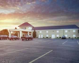 Quality Inn and Suites Coldwater near I-69 - Coldwater - Budova