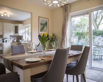 Delightful cottage just steps from Kenmare town - Kenmare - Essbereich