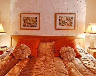 Centre Of Britain Hotel - Haltwhistle - Bedroom