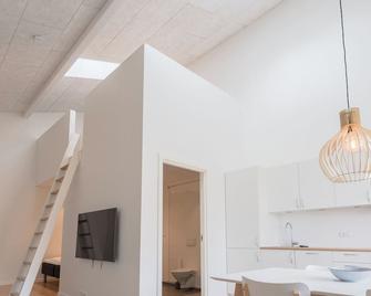 Brand New / Airport / Rentyourcar / Free Parking - Miðvágur - Sala de estar
