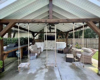 Poolhouse Cottage - Mount Pleasant - Patio