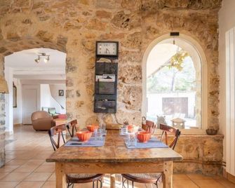 Holiday Home Le Mas du Magnoglia by Interhome - Tourtour - Comedor