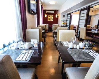 The Malayan Plaza Hotel - Manila - Restaurant