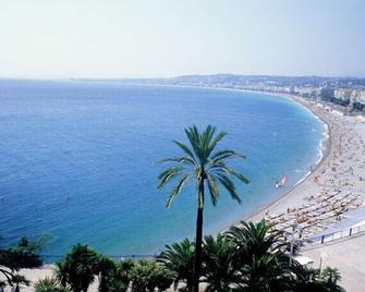 Charming bed and breakfast in a residential area - 2 people - Draguignan - Playa