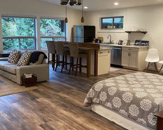 Lake Samish Cabin Loft - Bellingham