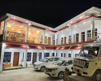 Shiv Vilas palace - Guptakāshi - Building