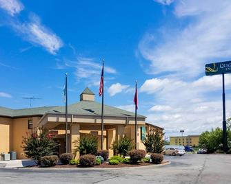 Quality Inn Clinton-Knoxville North - Clinton - Building
