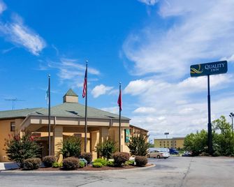 Quality Inn Clinton-Knoxville North - Clinton - Edificio