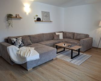 Quiet, modern vacation apartment near Bamberg - wine & beer region - Ebelsbach - Living room
