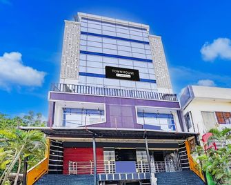 Super Townhouse Zero Mile Gandhi Setu - Patna - Building