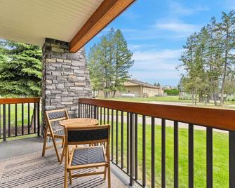 Grizzly Springs, Outdoor Pool, Hot Tub, Fireplace - Radium Hot Springs - Balcony