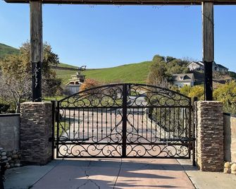 Beautiful Villa with Pool & Scenic Views in foothills close to Sequoia's - Exeter - Balcón