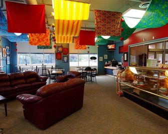 Executive House Suites Hotel & Conference Centre - High Level - Lobby