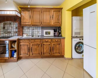 Stone Cottage with Sauna & Hot Tub near Cave of Lorette in Rochefort - Han-sur-Lesse - Cocina