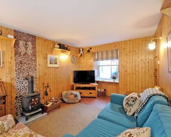 Harbourside Home in the Spectacular Coastal Village of Pennan. - Macduff - Living room