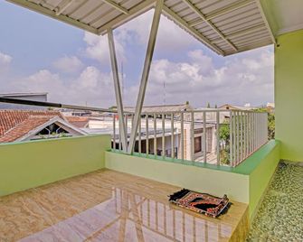 Hotel O 3774 Shakira Syariah Guest House - Bandar Lampung - Balkon