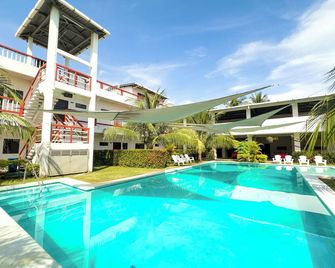 Hotel Majahual Resort - לה ליברטד - בריכה
