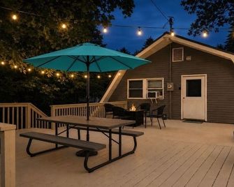 2 Person Rain Shower Cozy Cottage+King+2 Kayaks - Margaretville - Terasa